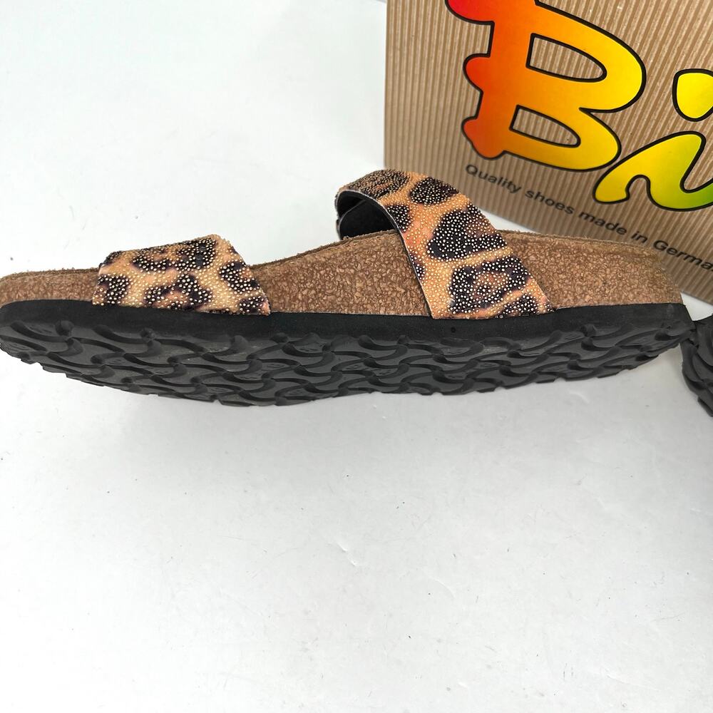 Birki's by Birkenstock Tahiti sandals feature a leopard print glitter finish - Picture 4 of 10